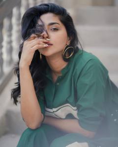aishwarya-lekshmi-in-green-outfit-photos