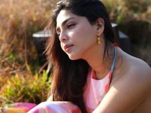 aishwarya-lekshmi-in-multicolor-sleeveless-long-top-dress-photos
