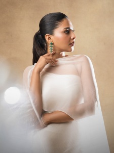 aishwarya-lekshmi-in-onam-outfit-and-ornaments-makeup-look-photos-011