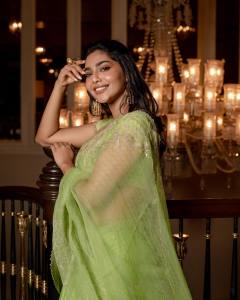 aishwarya-lekshmi-in-pista-green-half-saree