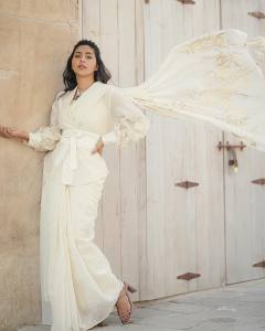aishwarya-lekshmi-in-saree-look-images-004