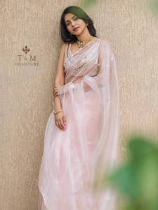aishwarya-lekshmi-in-t.and_.msignature-style-photos-004