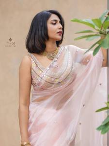 aishwarya-lekshmi-in-t.and_.msignature-style-photos-006