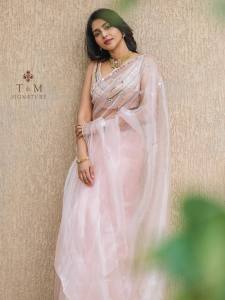 aishwarya-lekshmi-in-t.and_.msignature-style-photos-010