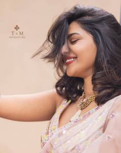 aishwarya-lekshmi-in-t.and_.msignature-style-photos-012