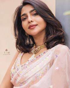 aishwarya-lekshmi-in-t.and_.msignature-style-photos-014