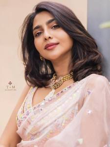 aishwarya-lekshmi-in-t.and_.msignature-style-photos-019