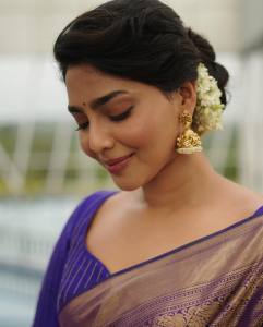 aishwarya-lekshmi-in-yellow-pattu-saree-photos-004