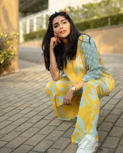 aishwarya-lekshmi-in-yellow-shade-outfit