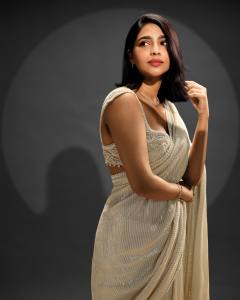 aishwarya-lekshmi-latest-pics-in-saree-0921-002
