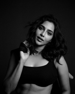 aishwarya-lekshmi-latest-syle-photoshoot-with-trending-fashion-dress-001