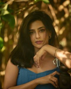 aishwarya-lekshmi-latest-syle-photoshoot-with-trending-fashion-dress-002