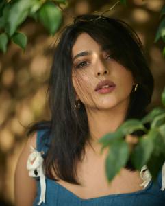 aishwarya-lekshmi-latest-syle-photoshoot-with-trending-fashion-dress-005