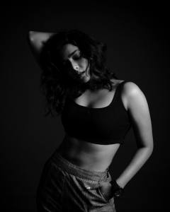 aishwarya-lekshmi-latest-syle-photoshoot-with-trending-fashion-dress-010