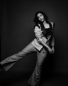 aishwarya-lekshmi-latest-syle-photoshoot-with-trending-fashion-dress-014