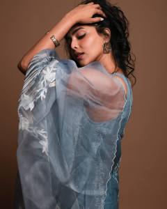 aishwarya-lekshmi-latest-syle-photoshoot-with-trending-fashion-dress-019