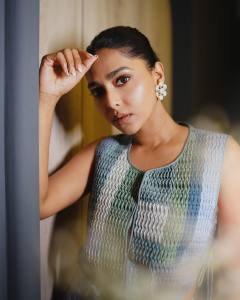 aishwarya-lekshmi-new-images-in-Vest-Pants-Cord-Set-004