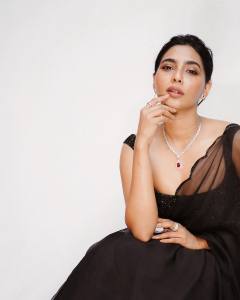 aishwarya-lekshmi-new-photos-in-Strapless-Maxi-Dress-002
