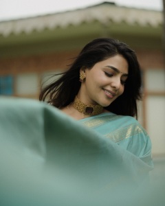 aishwarya-lekshmi-saree-photos-006
