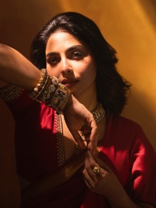 aishwarya-lekshmi-saree-photos-011