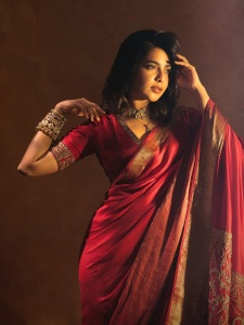 aishwarya-lekshmi-saree-photos-012