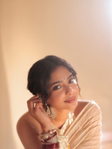 aishwarya-lekshmi-saree-photos-022