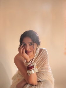 aishwarya-lekshmi-saree-photos-029
