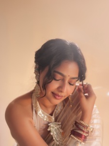 aishwarya-lekshmi-saree-photos-032