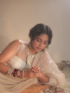 aishwarya-lekshmi-saree-photos-034