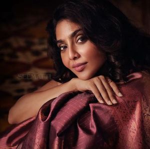 aishwarya-lekshmi-saree-photoshoot.webp