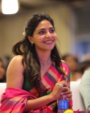 aishwarya-lekshmi-in-yellow-beautiful-saree-and-ornaments-photos-005