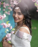 Aishwarya-Lekshmi-new-photos-in-onam-saree-2022-004