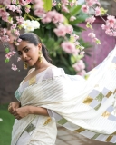 Aishwarya-Lekshmi-new-photos-in-onam-saree-2022