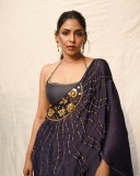 aishwarya-lekshmi-in-Draped-in-the-navy-blue-ethereal-Taarakan-Saree-and-halter-neck-blouse-with-tie-up-photos-003