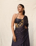 aishwarya-lekshmi-in-Draped-in-the-navy-blue-ethereal-Taarakan-Saree-and-halter-neck-blouse-with-tie-up-photos-004