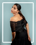 aishwarya-lekshmi-in-black-off-shoulder-gown-002