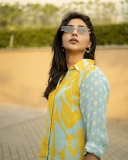 aishwarya-lekshmi-in-yellow-shade-outfit-002