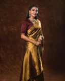 aishwarya-lekshmi-poonguzhali-playing-dress-photos-001
