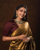 aishwarya-lekshmi-poonguzhali-playing-dress-photos-002
