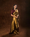 aishwarya-lekshmi-poonguzhali-playing-dress-photos-003