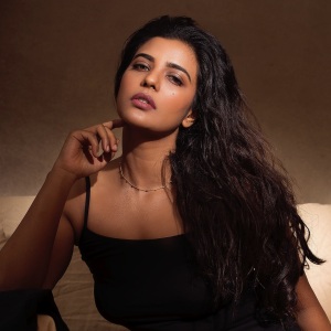 aishwarya-rajesh-black-outfit-glamour-photos-001