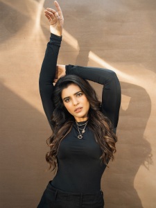 aishwarya-rajesh-in-black-colour-outfit-ideas-for-outing-photos-001