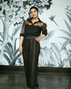 aishwarya-rajesh-in-black-jumpsuit-photos-003