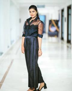 aishwarya-rajesh-in-black-jumpsuit-photos