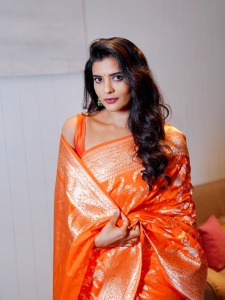 aishwarya-rajesh-in-function-wear-saree-photos-002