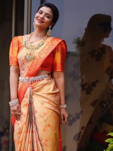 aishwarya-rajesh-in-new-makeup-look-ideas-for-wedding-function-015