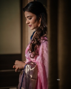 aishwarya-rajesh-in-silk-rani-pink-saree-with-blue-blouse-photos-003