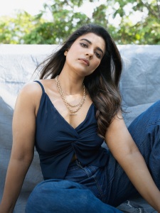aishwarya-rajesh-makeover-look-in-function-wear-dress-photos-001