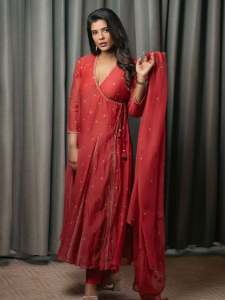aishwarya-rajesh-makeover-look-in-function-wear-dress-photos-004