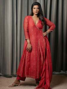 aishwarya-rajesh-makeover-look-in-function-wear-dress-photos-007